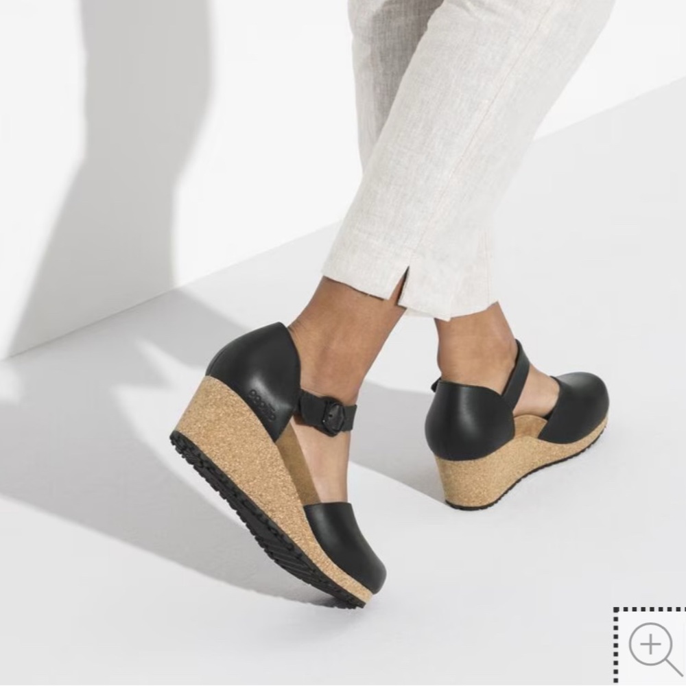 Birkenstock ‘Mary’ Black Leather Wedge Sandals EUC